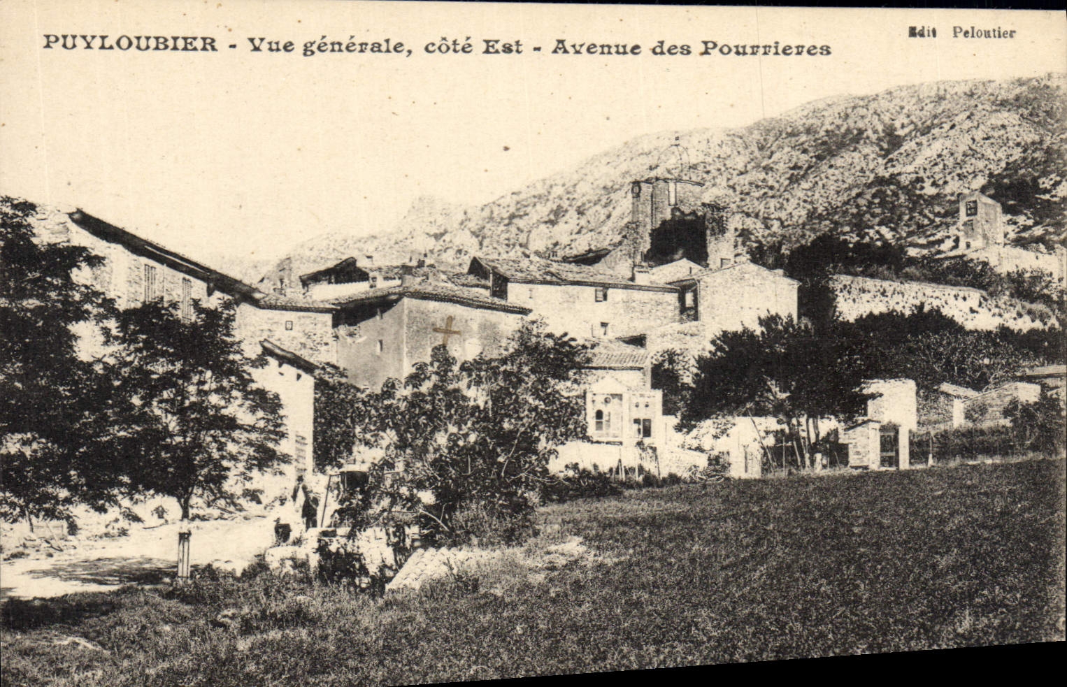 Puyloubier - Vue générale, côté Est - Avenue des Pourrières — Édit Peloutier