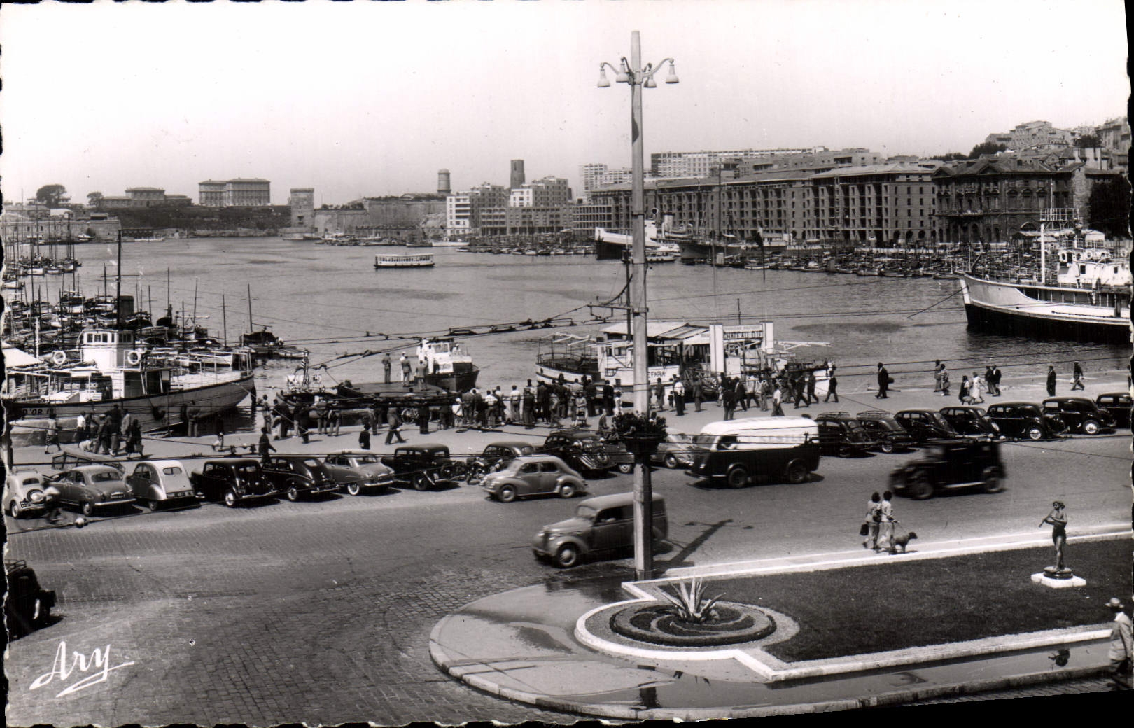 CPA Marseille Panorama sur le Port 