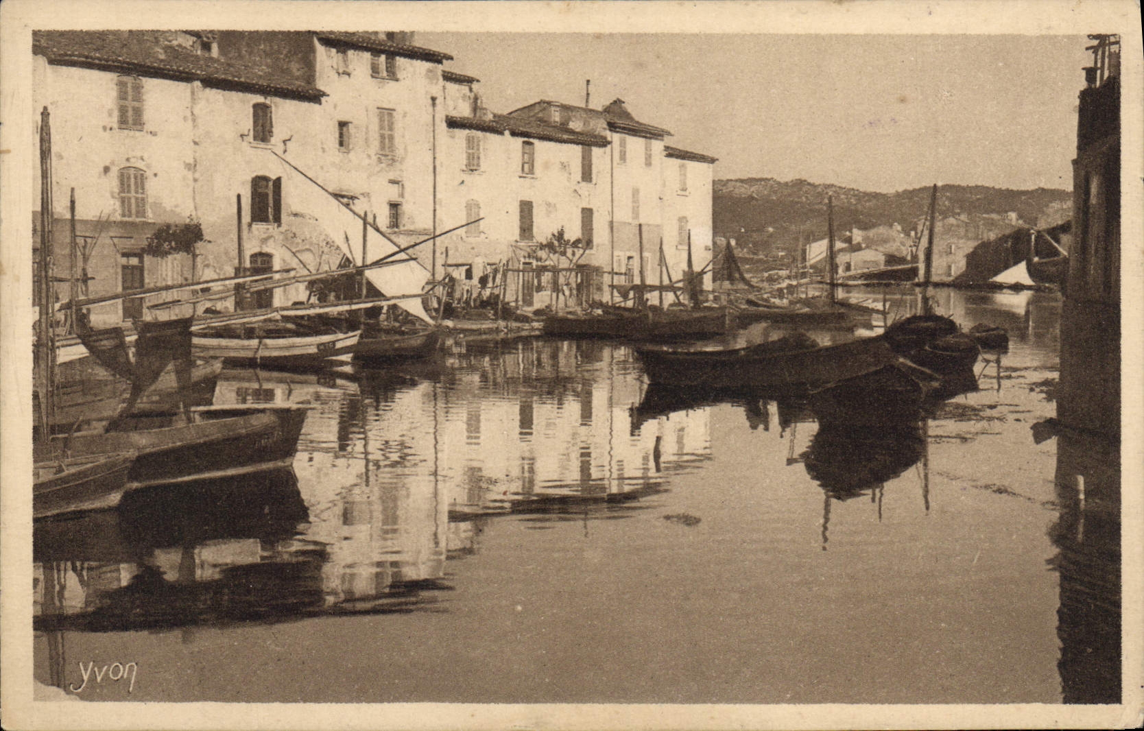 Le port de La Douce France — Paysages et Pierres de Provence — éditeur Yvon, n°29