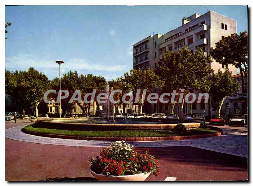 Place de la Libération — Salon-de-Provence — Les Éditions 'M'AR'