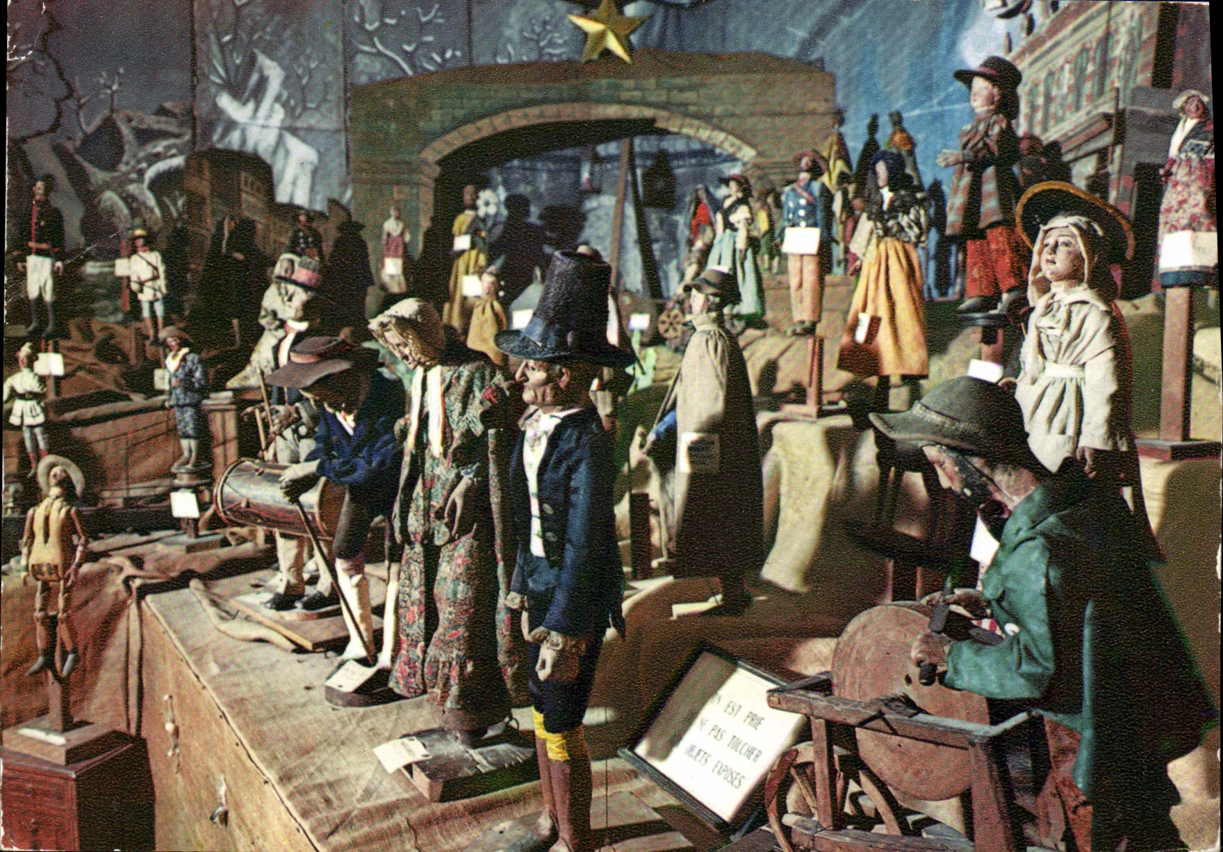 Crèche mécanisée et parlante — Musée du Vieil Aix (1830-1911) — Diffusion Europa