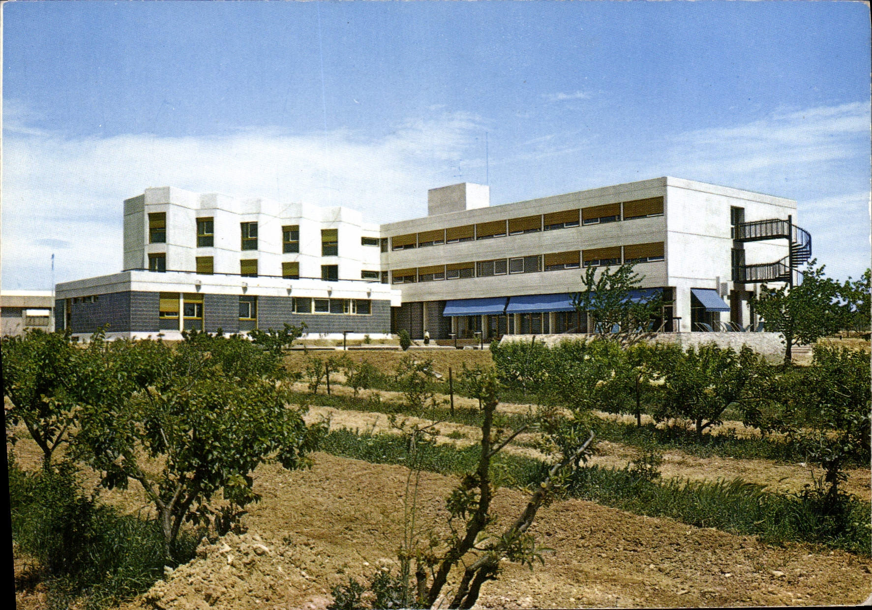 Centre Médical et Diététique Provence-Azur — 13-Eguilles (B.-du-R.) — Éditions de France
