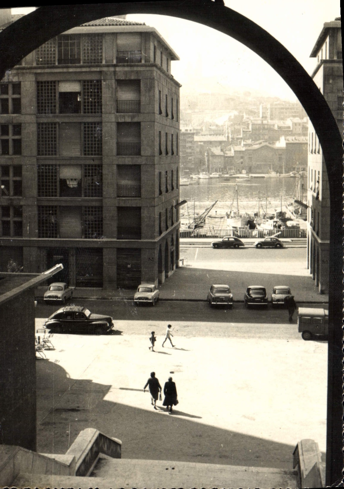 Vue du port de Marseille — Quartier du Vieux-Port — Éditions du Sud-Est