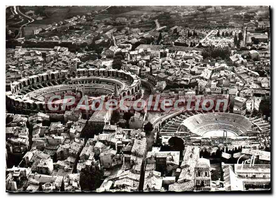 Arles (Bouches-du-Rhône) — Vue aérienne du Théâtre Antique — Greff