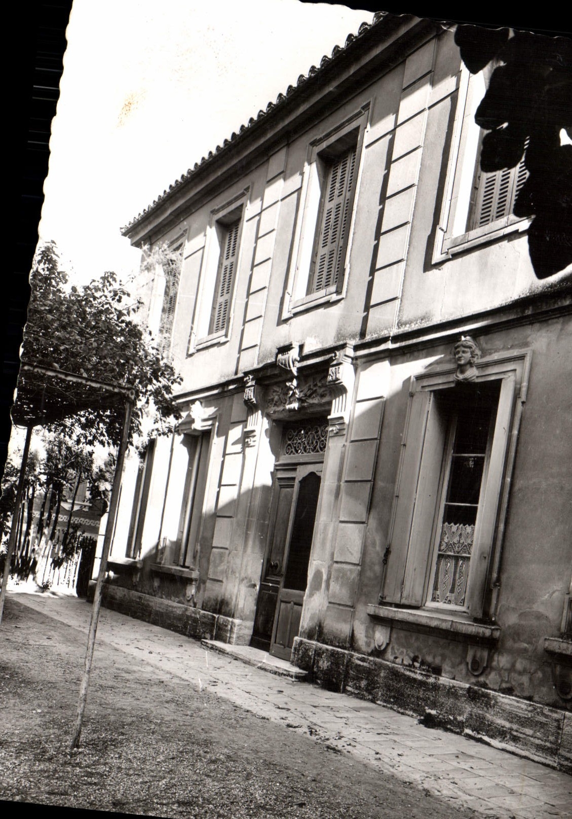 Maillane — Façade Sud de la maison de Frédéric Mistral, actuellement Musée Frédéric Mistral — BARTESAGO