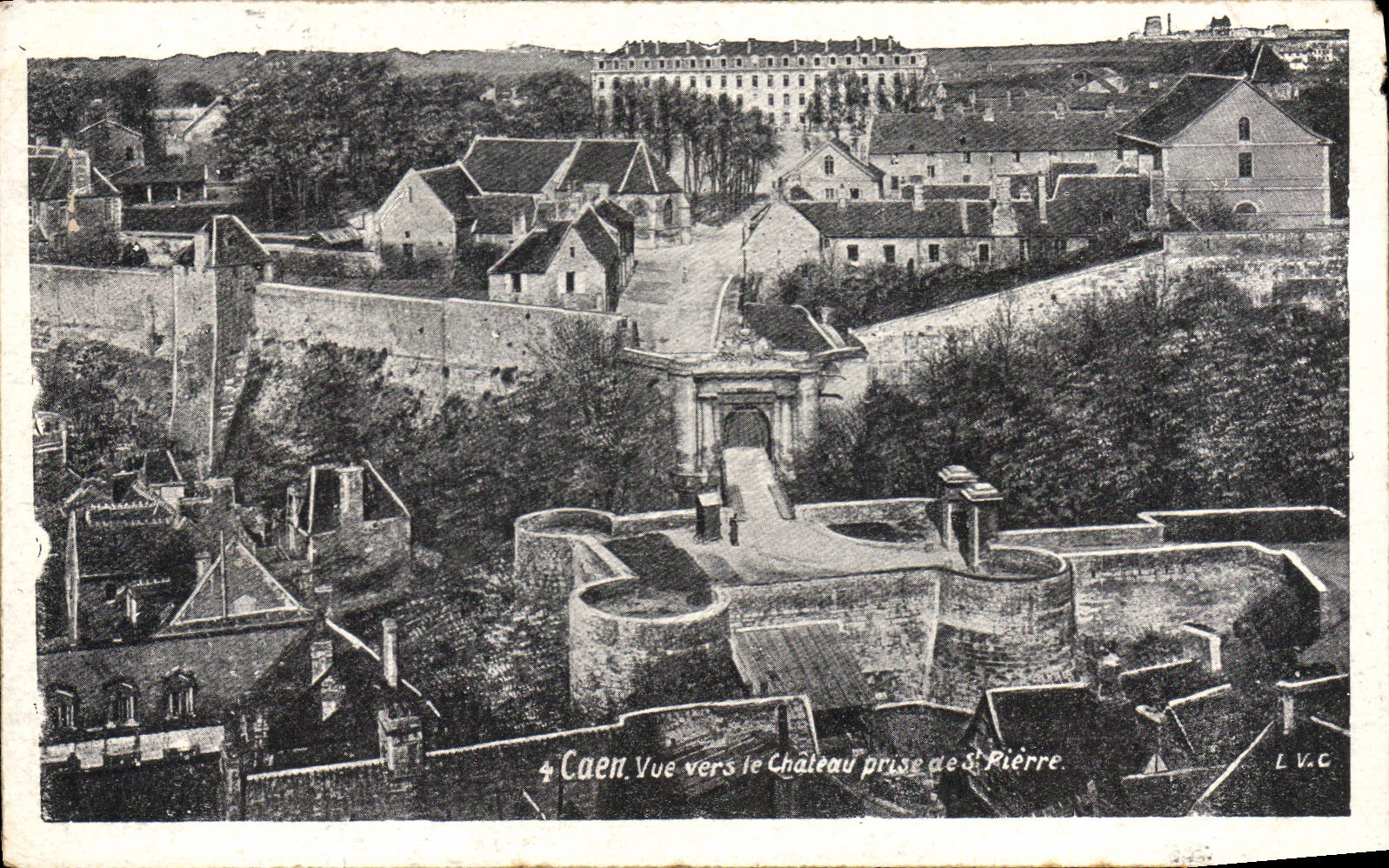 Caen — Vue vers le Château prise de Saint-Pierre — L.V.C. n°4