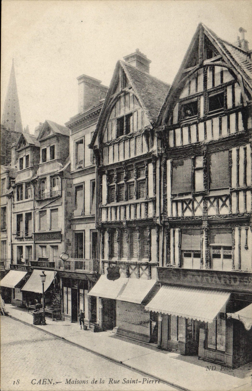 Caen — Häuser der Straße Saint-Pierre — ND Foto