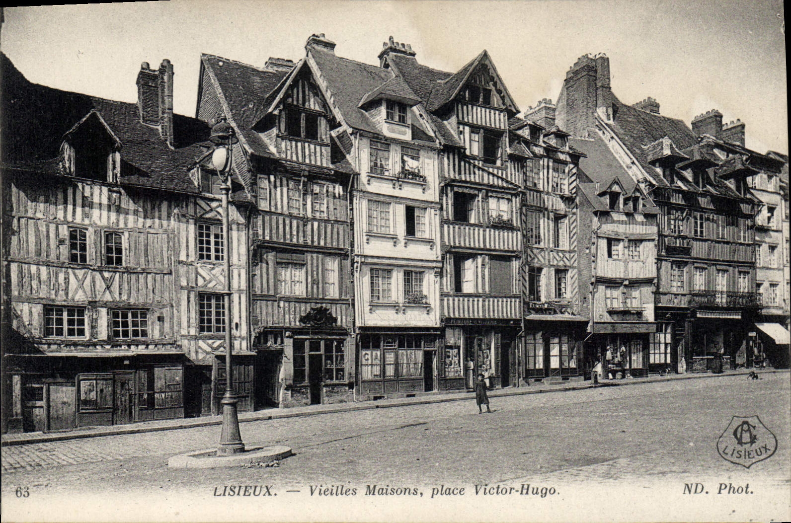 Lisieux — Alte Häuser, Place Victor-Hugo — ND. Phot.