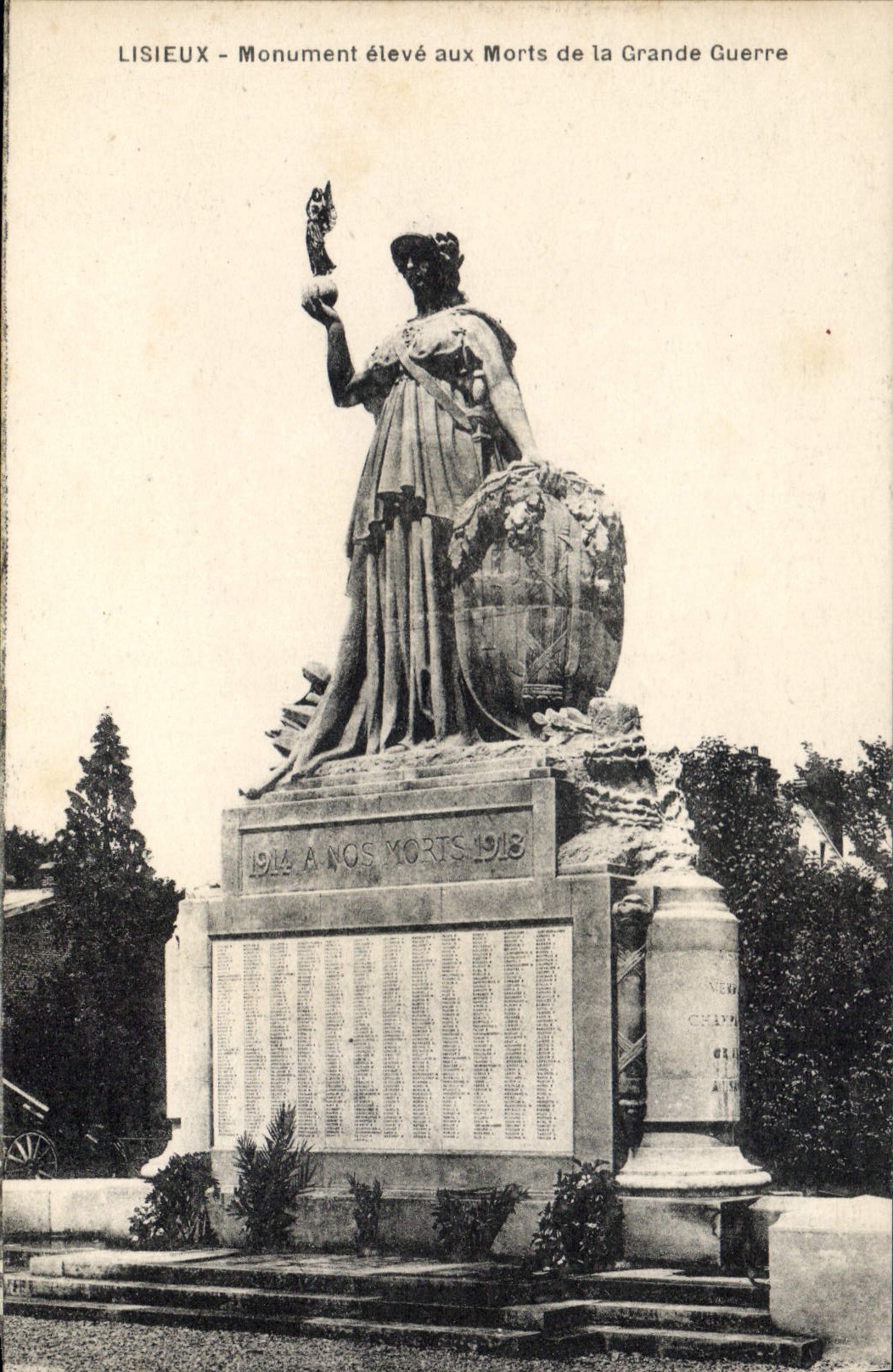 Lisieux - Gedenkstein für die Toten des Ersten Weltkriegs — Verlag: Imprimerie Ba-Divière, Paris