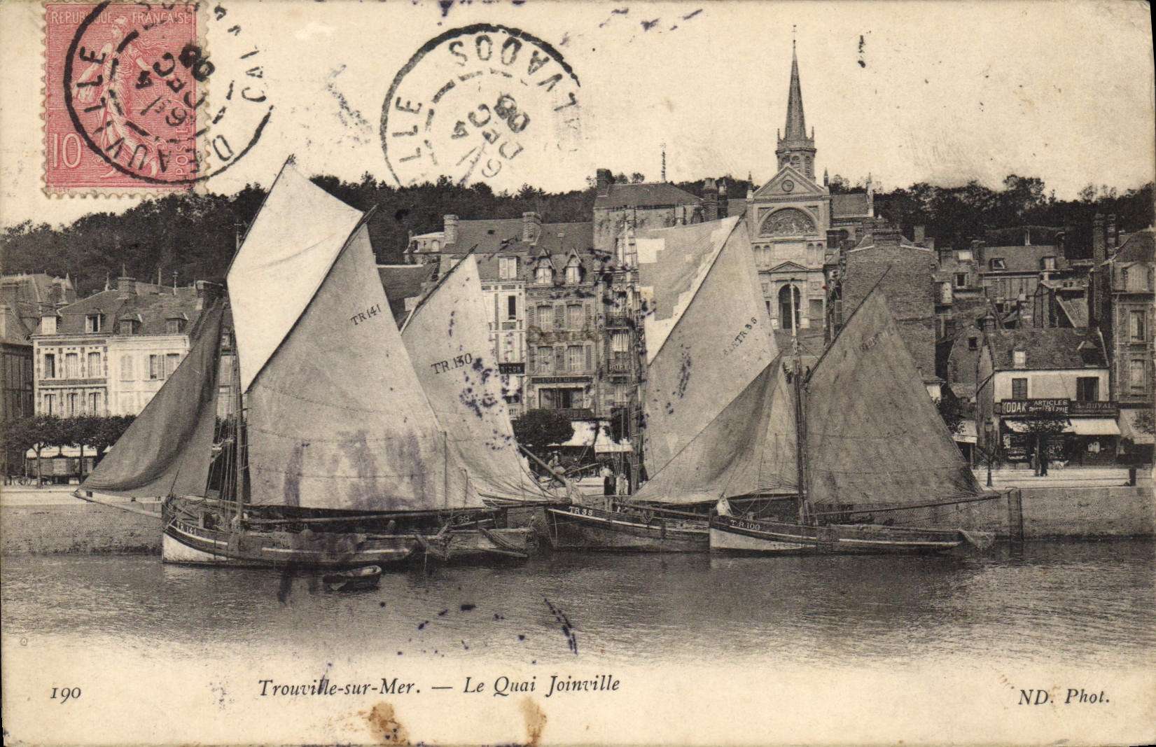 Trouville-sur-Mer — Le Quai Joinville — ND. Phot.