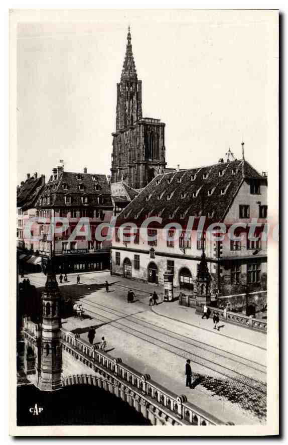 CPA Strasbourg Vue sur la Cathedrale et le Musee Historique 