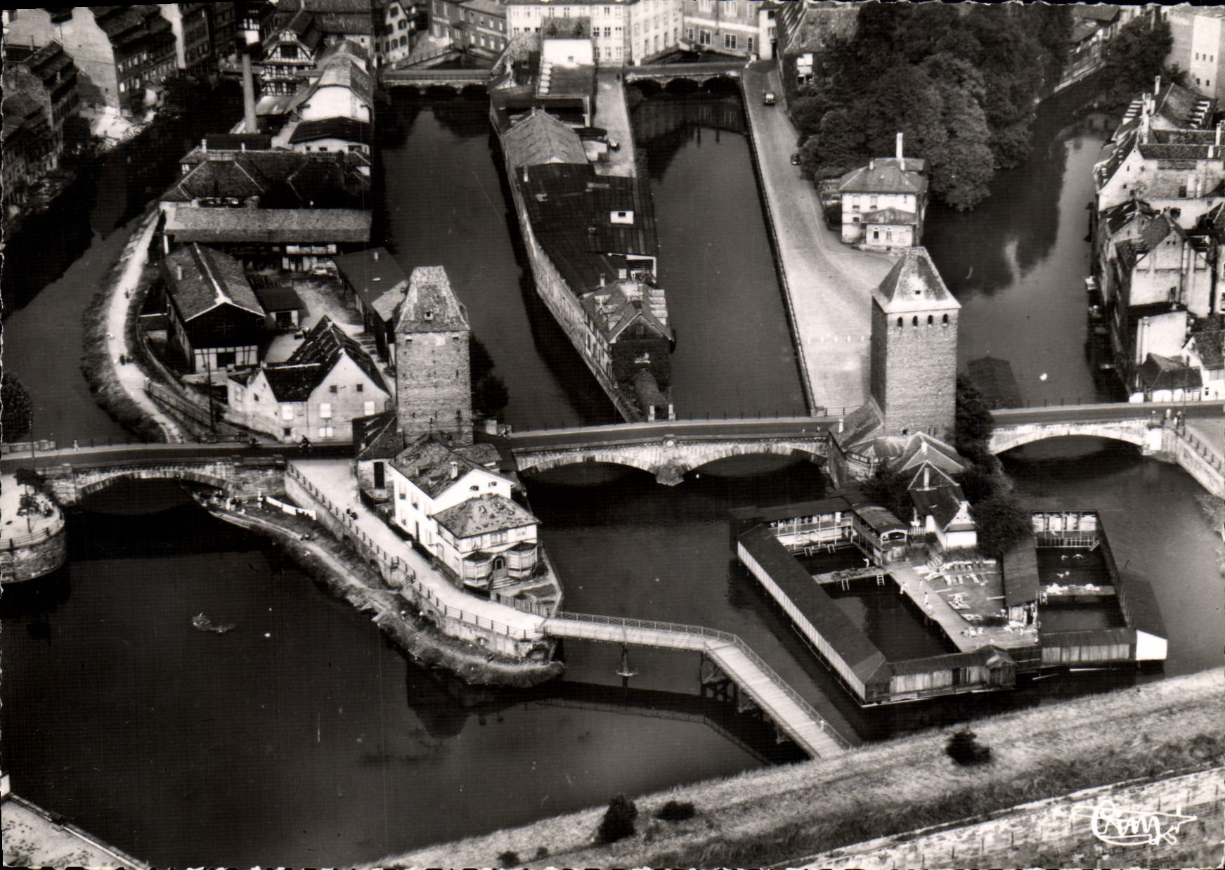 CPSM Strasbourg Vue aerienne Les Ponts Couverts 