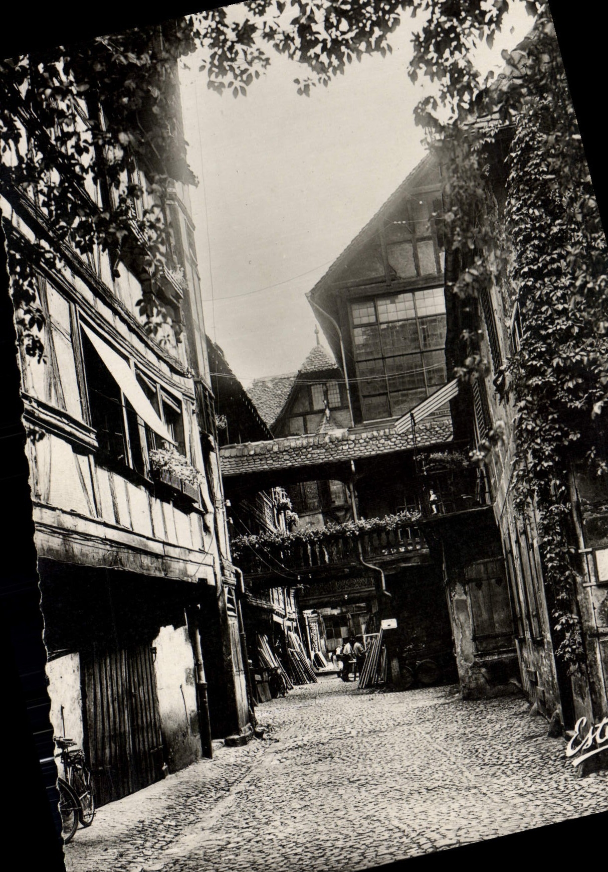 CPSM Strasbourg Hotel du Corbeau cour interieure quai des bateliers