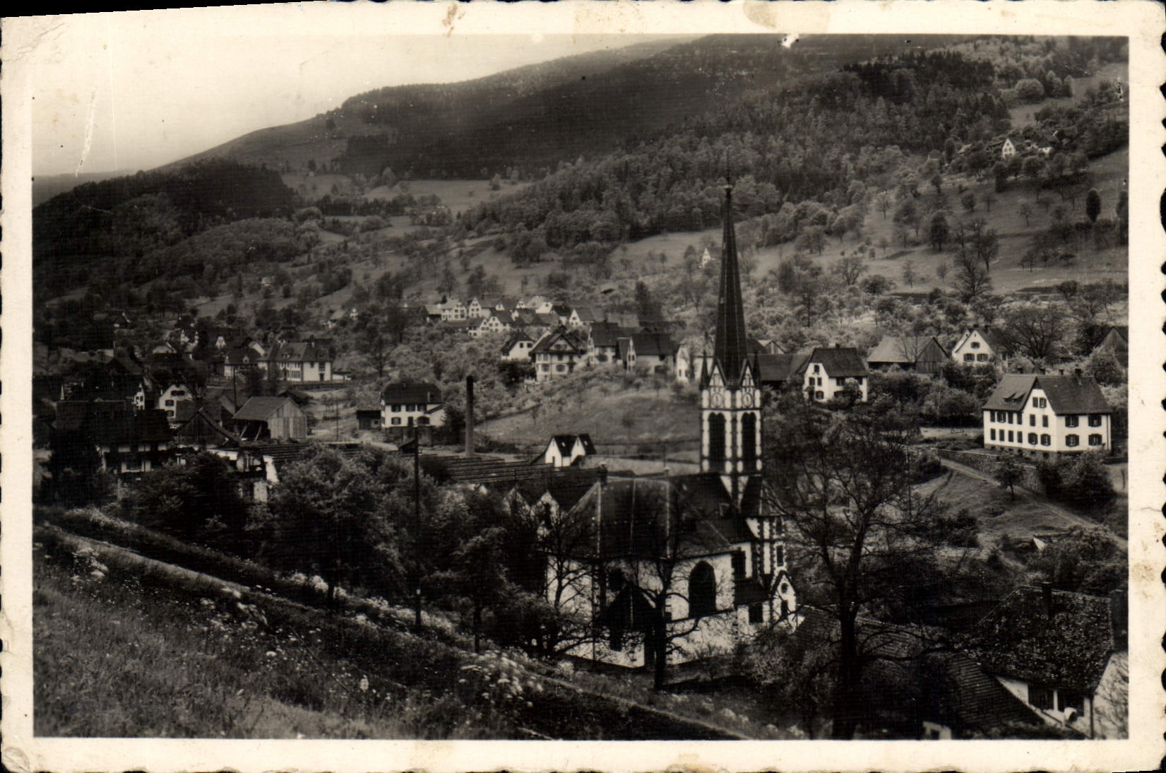 Sondernach (Haut-Rhin) — Ansicht des Dorfes mit Kirche — Verlag Félix LUB, Nr. 490