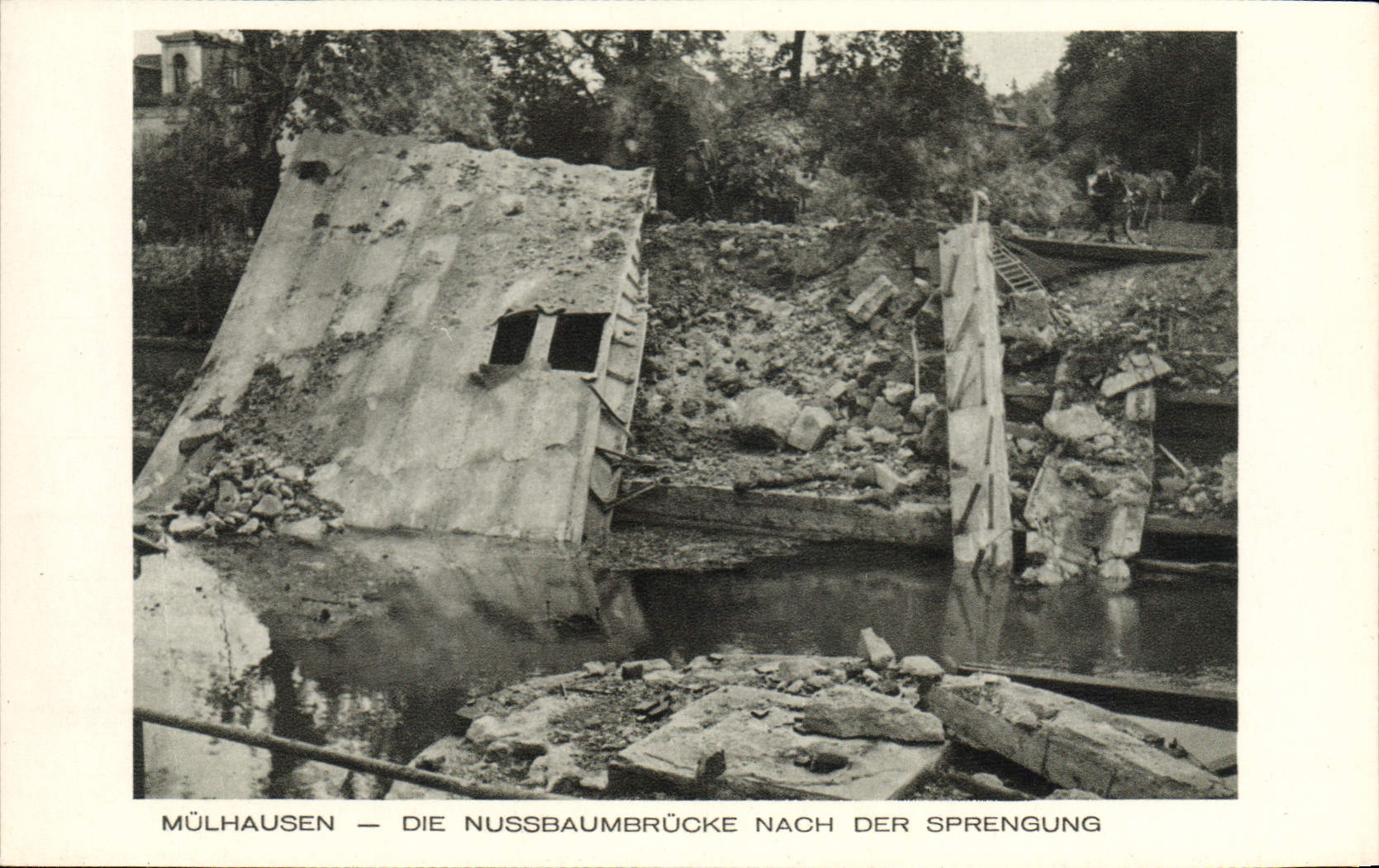 Mulhouse — Die Nussbaum-Brücke nach ihrer Zerstörung durch eine Explosion