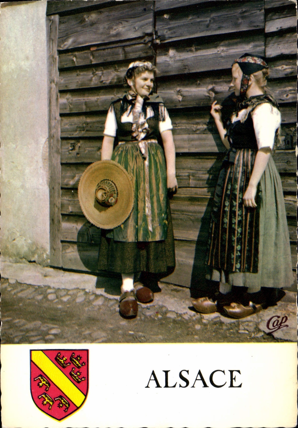 Zwei Frauen im elsässischen Kleid — Elsaß — Verlag Cap, Seriennummer 68