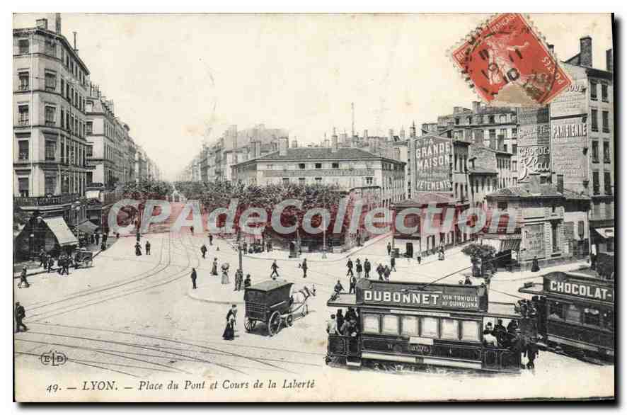 CPA Lyon Place du Pont et Cours de la Liberte 