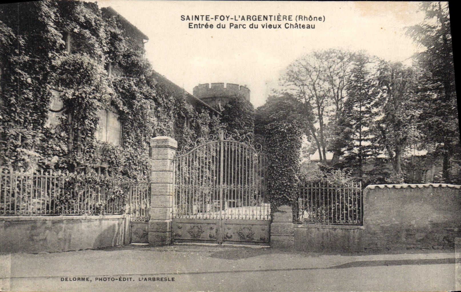 Sainte-Foy-l'Argentière (Rhône) — Entrée du Parc du vieux Château — Delorme, Photo-Édit. L'Arbresle