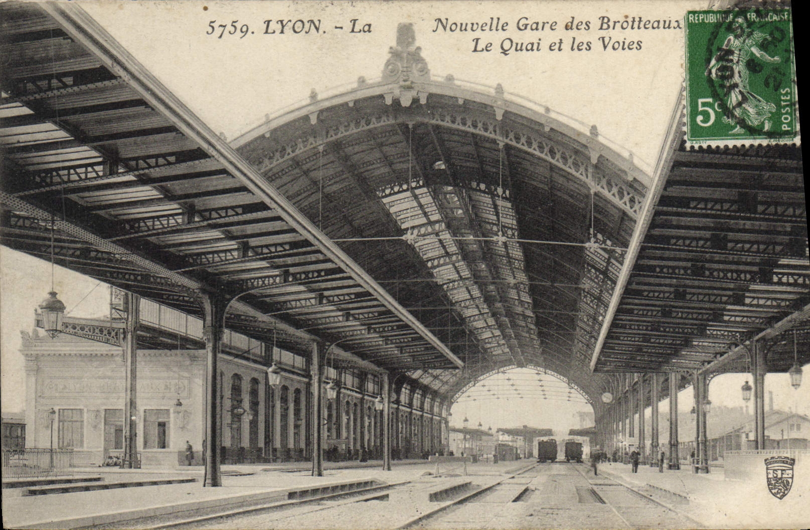 CPA Lyon La Nouvelle Gare des Brotteaux Le Quain et les Voies 