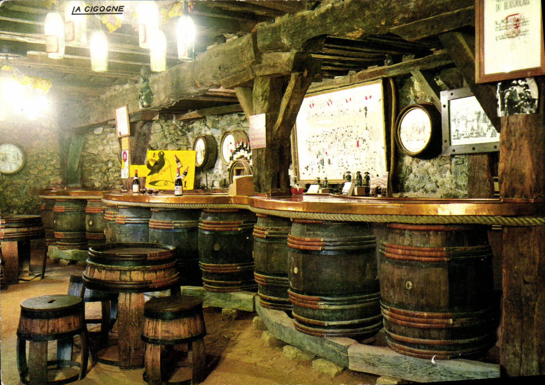 Cave de dégustation de Clochemerle — Vaux-en-Beaujolais (Rhône) — Éditions "La Cigogne"