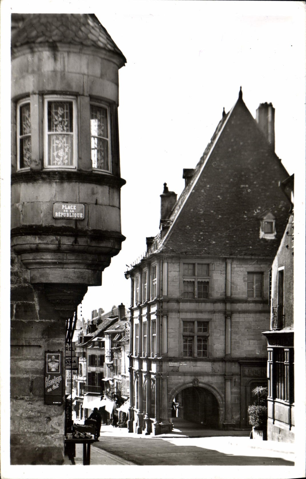 Place de la République — Luxeuil-les-Bains — Édition La Cigogne