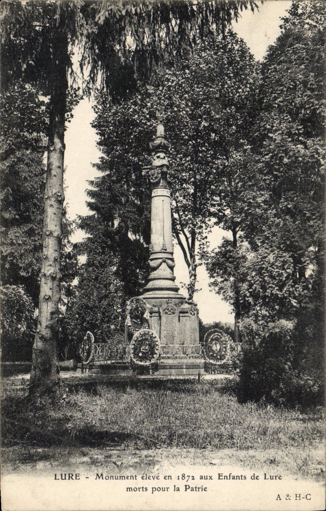 CPA Lure Monument eleve en 1897 aux Enfants de Lure morts pour la Patrie 