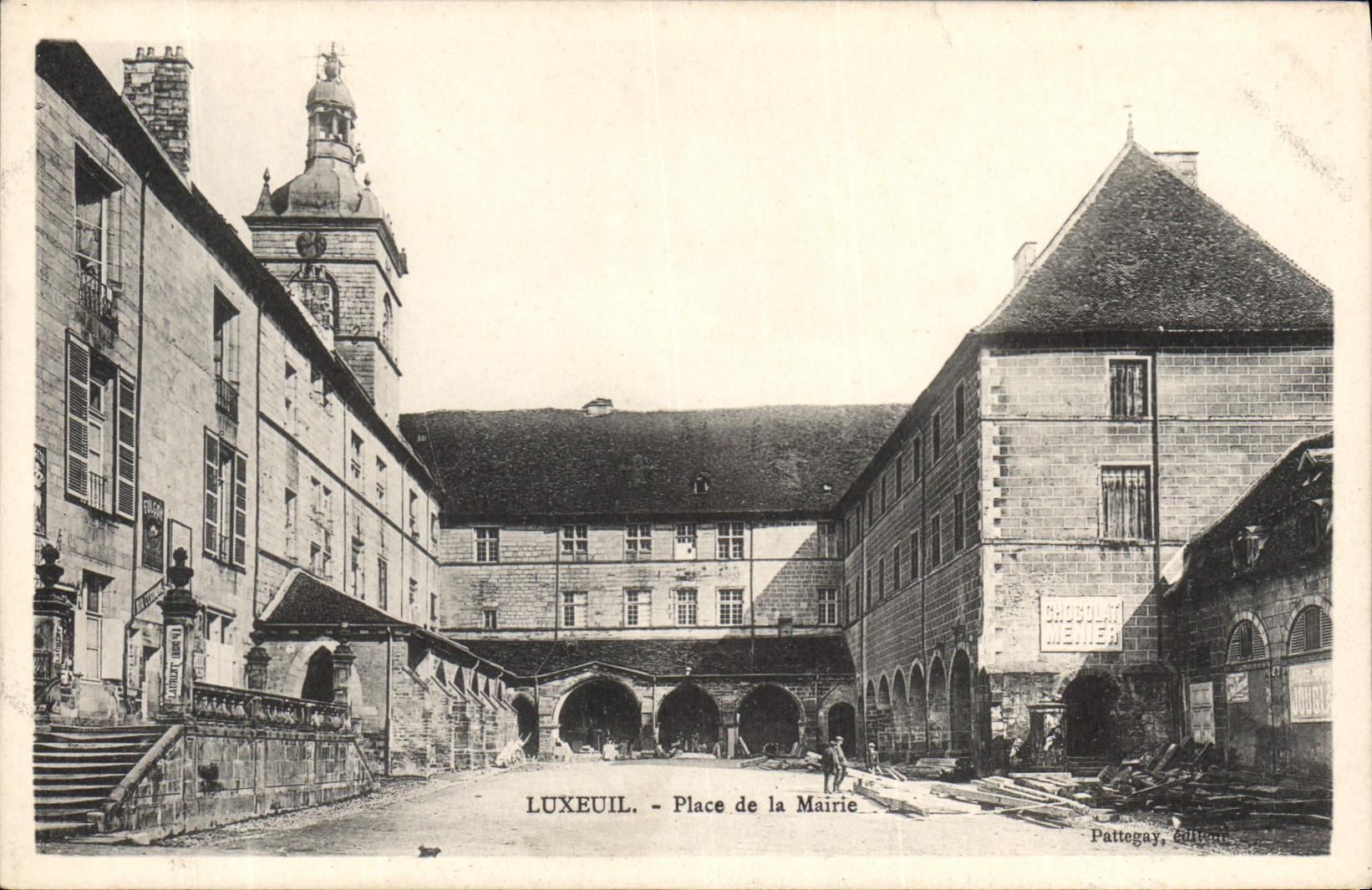 LUXEUIL - Place de la Mairie — vue du bâtiment municipal et de la tour — éditeur Pattegay, Guitard