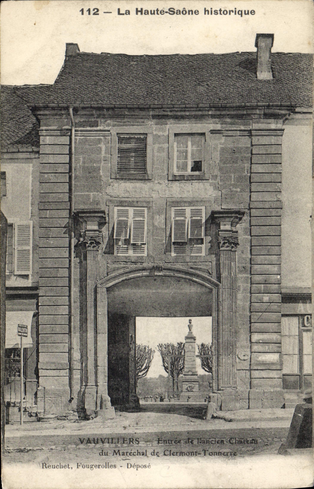 CPA Vauviliers Entree de Hancien Chateau du Marechal de Clermont Tonnerie 