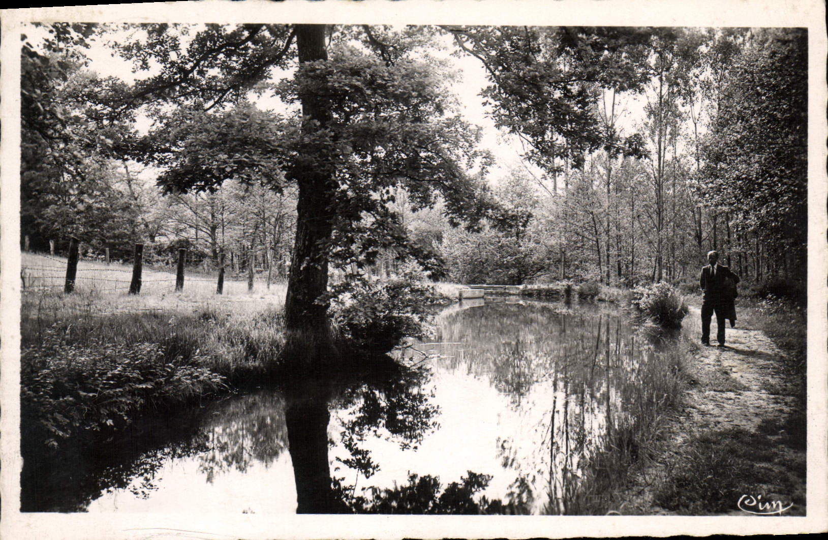 LUXEUIL-les-BAINS (Hte-Saône) — Un coin du Banney - Le Canal du Mortbiet — Compagnie Photo Macón