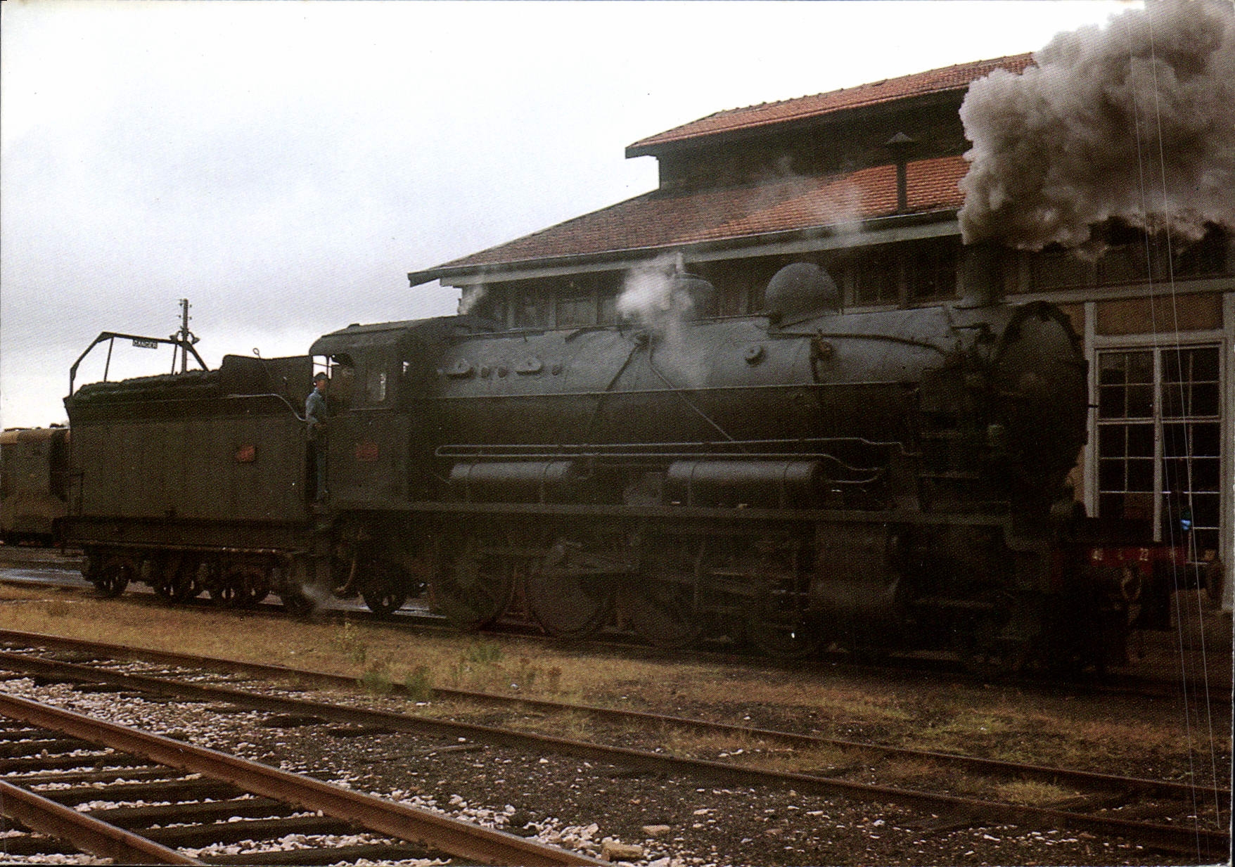 Gray (70) — Locomotive 140 C 22 au dépôt — Publication AL