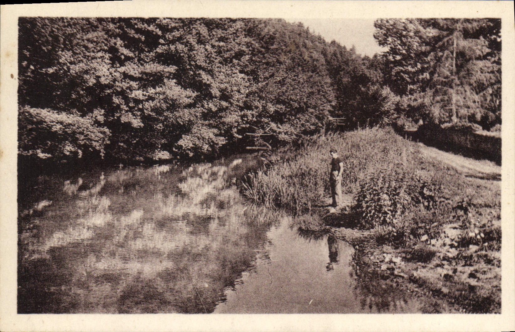 Lucenay-l'Évêque — Vue sur la Rivière — CPAdeCollection