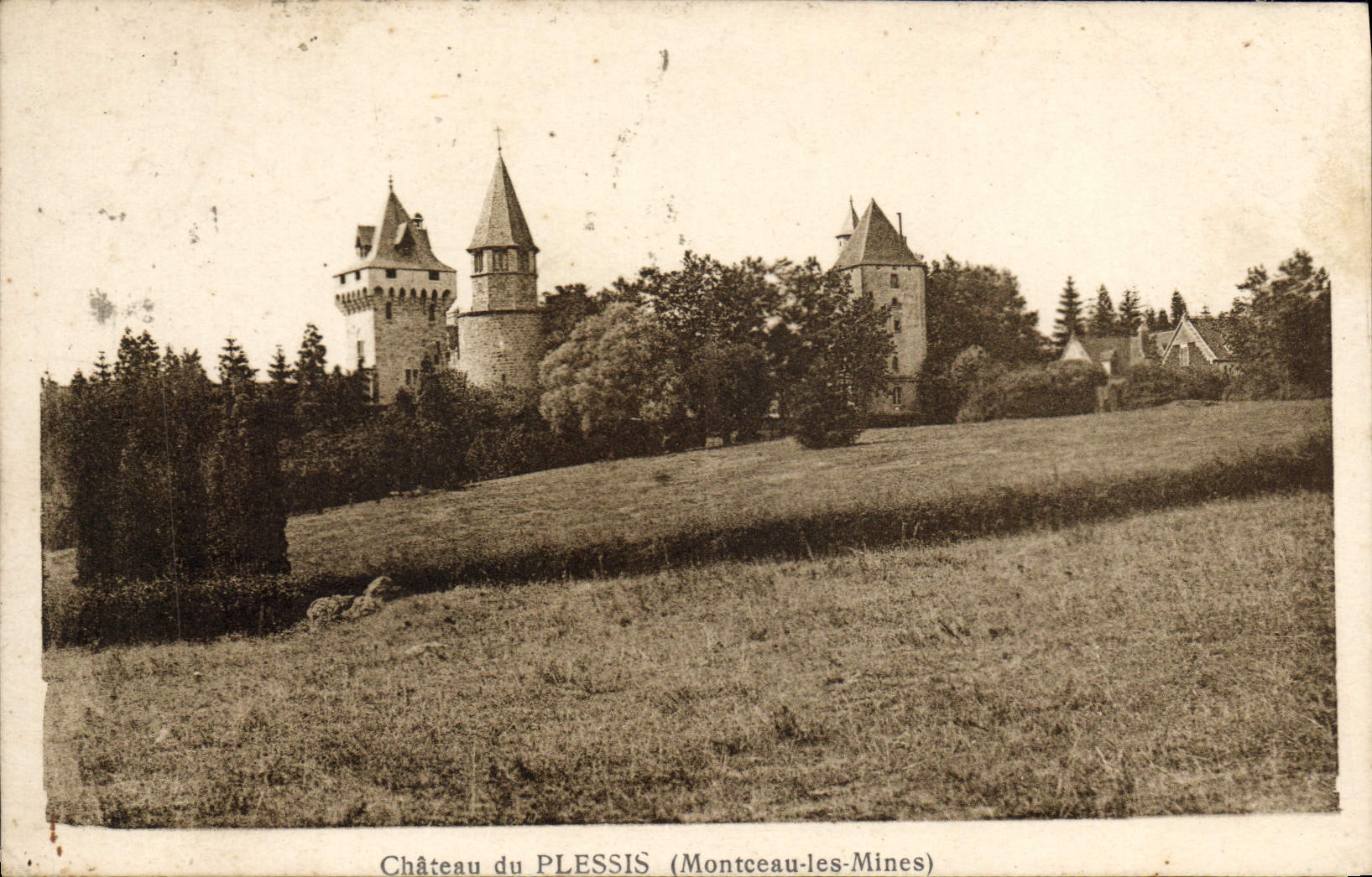 Castillo del PLESSIS (Montceau-les-Mines) — vista del castillo con tres torres — editor no identificado