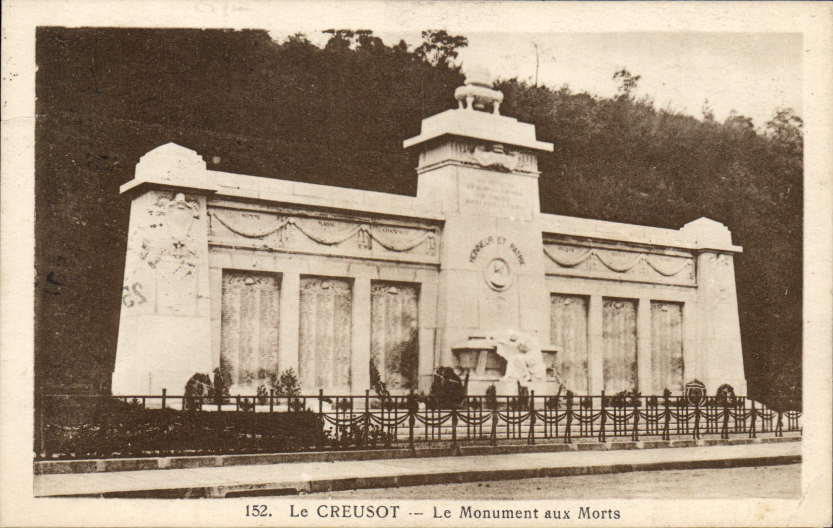 Le CREUSOT — Le Monument aux Morts — P. ROUS-SAUD Éditeur