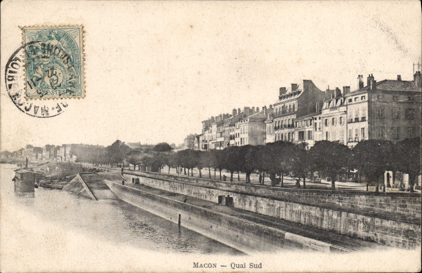 Macon — Südufer — Ansicht des Ufers und des Flusses mit Gebäuden und Bäumen