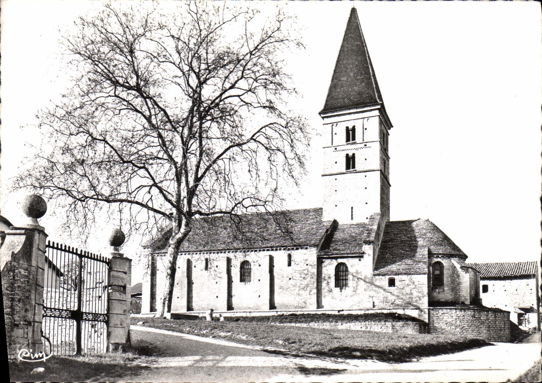 CPSM Farges les Macon La Chapelle de St Barthelemy cedee en 931 contre achange par le comte Alberic