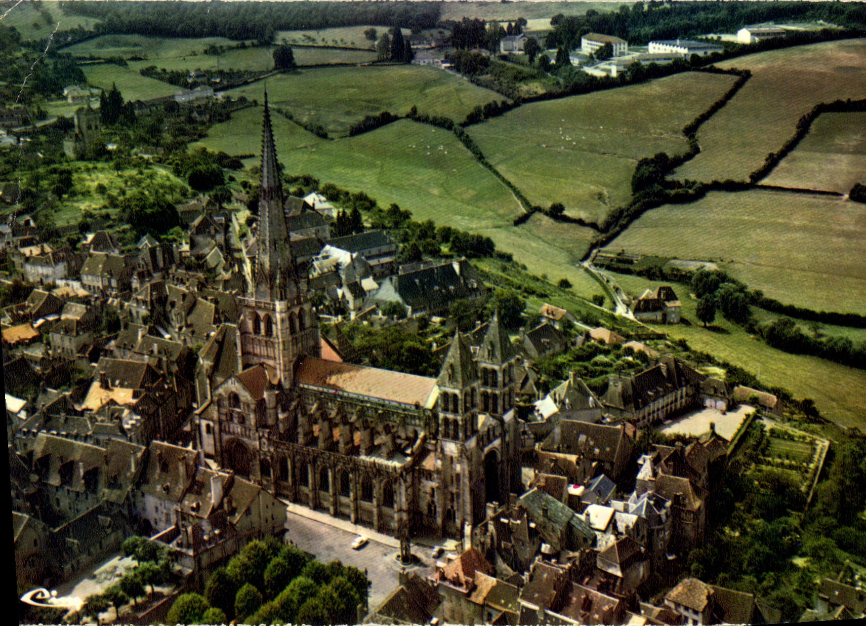 CPSM Autun S et L Vue aerienne sur la cathedrale St Lazare XII s