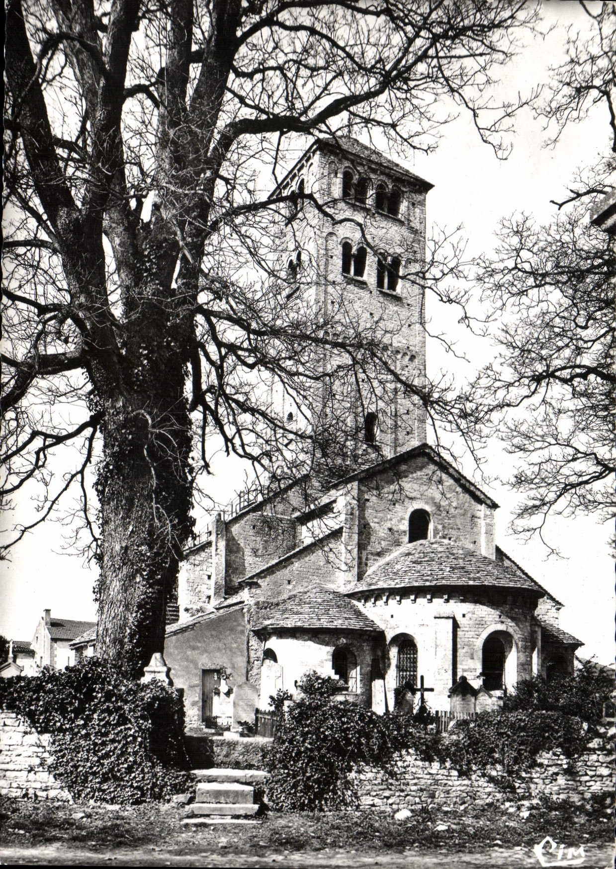 CPSM Chapaize S et L L'Eglise Vaste et a trois nefs 