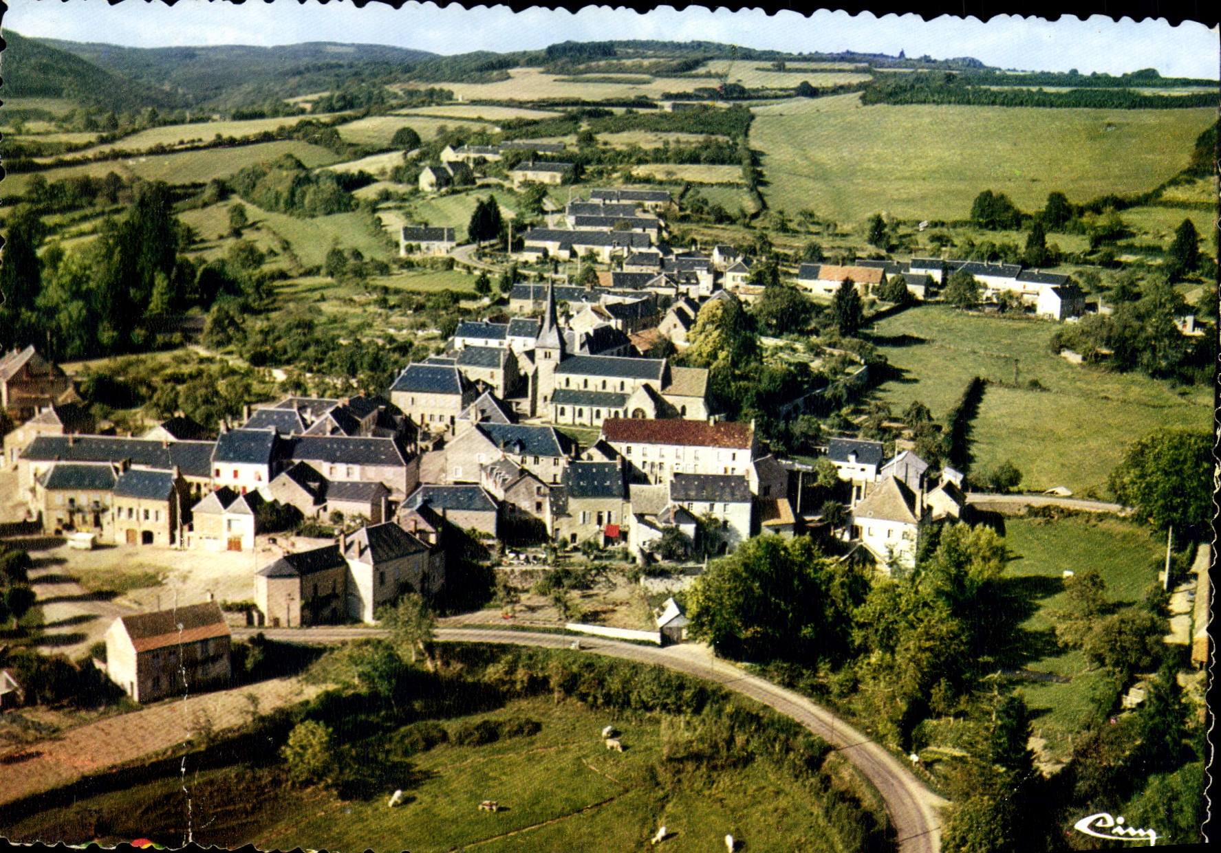 Cussy-en-Morvan — Vue générale aérienne — Imprimeur Combier