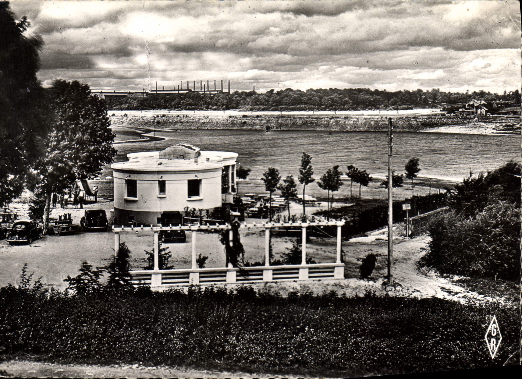 L'Étang de Torcy — Vue du lac avec bâtiment rond et voitures d'époque — Édition G. B. & Cie, n° 1621