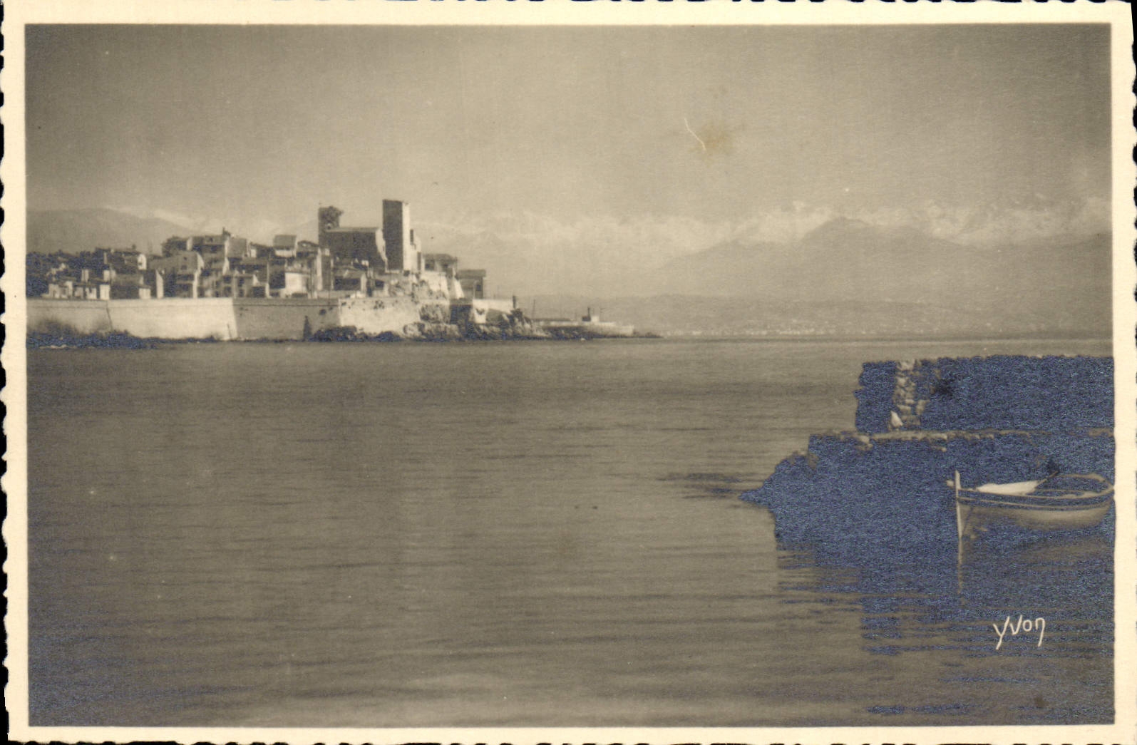 Antibes — Les Remparts et la chaîne des Alpes — Édition de Luxe