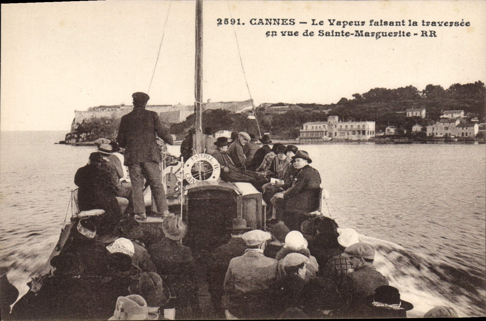 CPA CANNES le vapeur faisant la traversee en vue de Sainte marguerite 