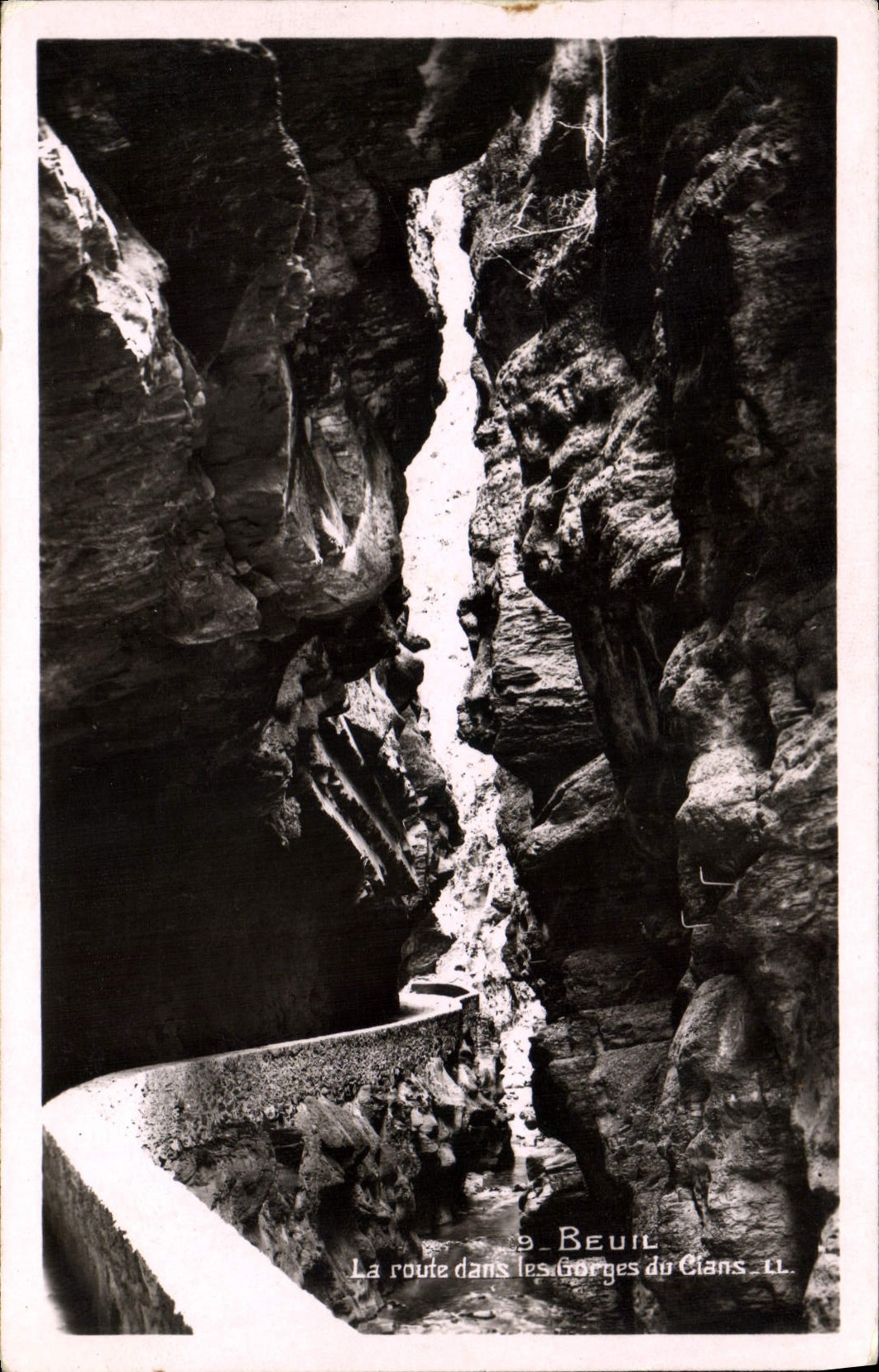 CPA Beuil La route dans les Gorges du Cians 