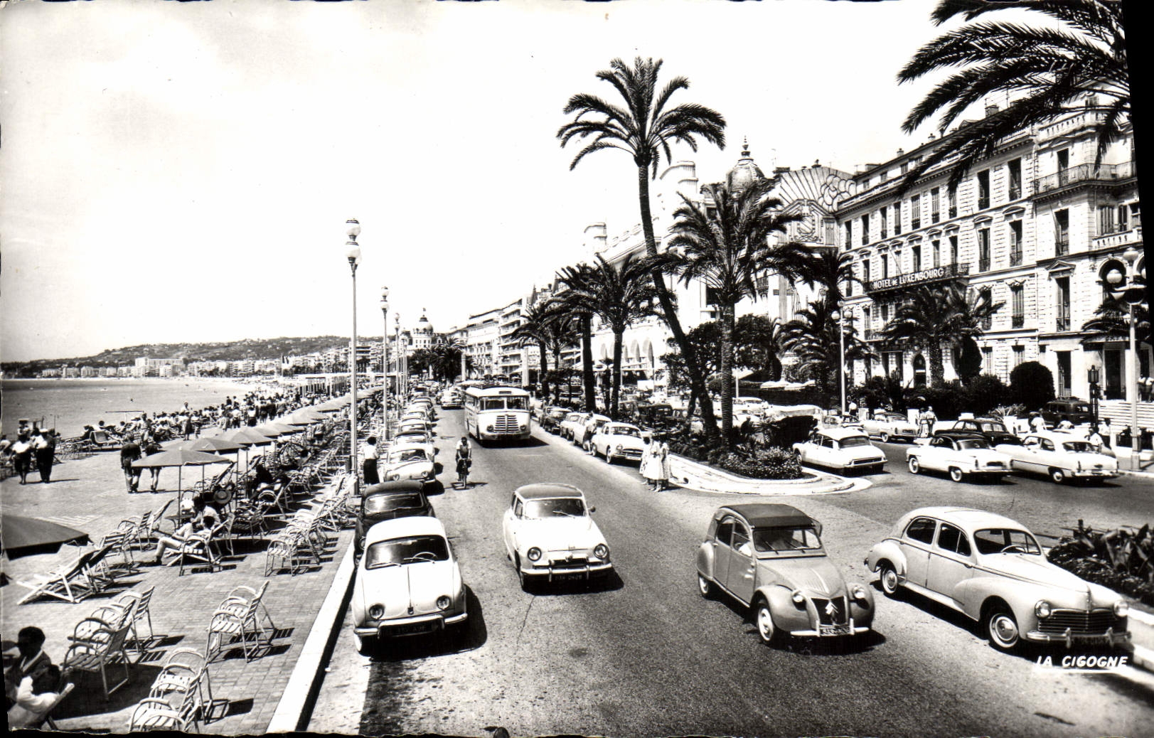 CPA Nice Alpes Maritimes La Promenade des Anglais citroën 2cv