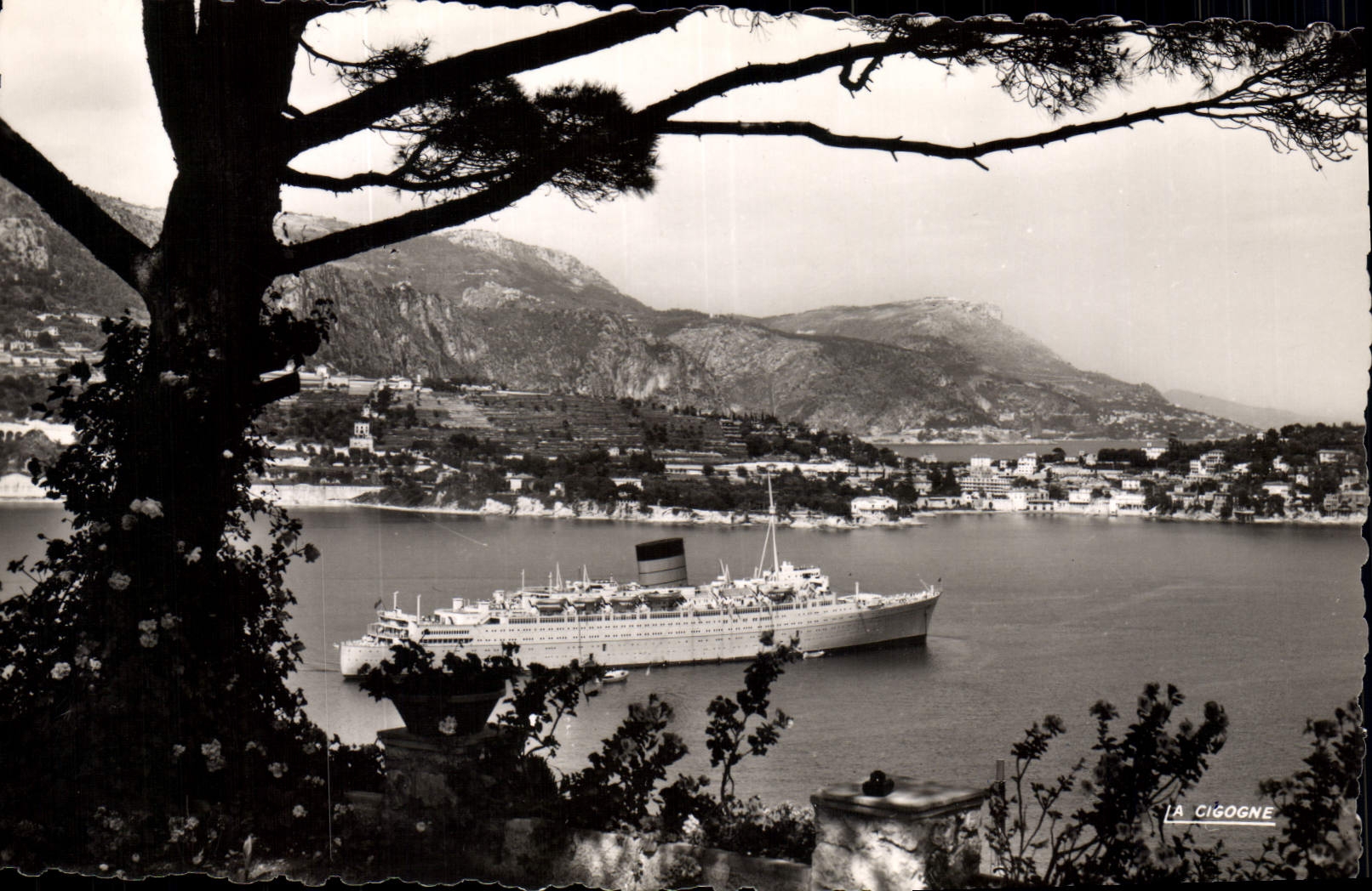 Navire à l'ancre à Villefranche-sur-Mer — La Cigogne — Éd. La Cigogne