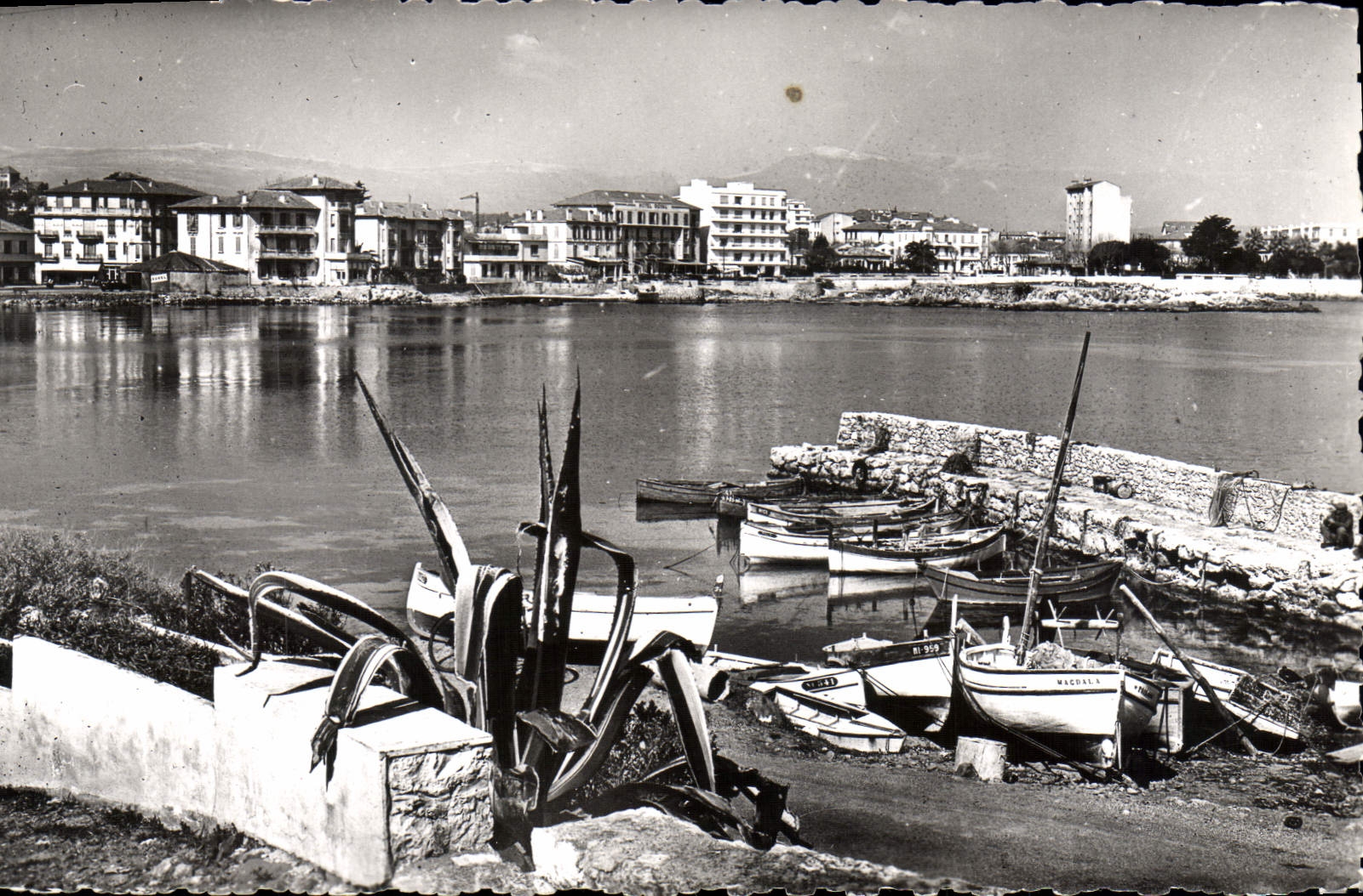 CPA Antibes vue prise de la route du Cap 