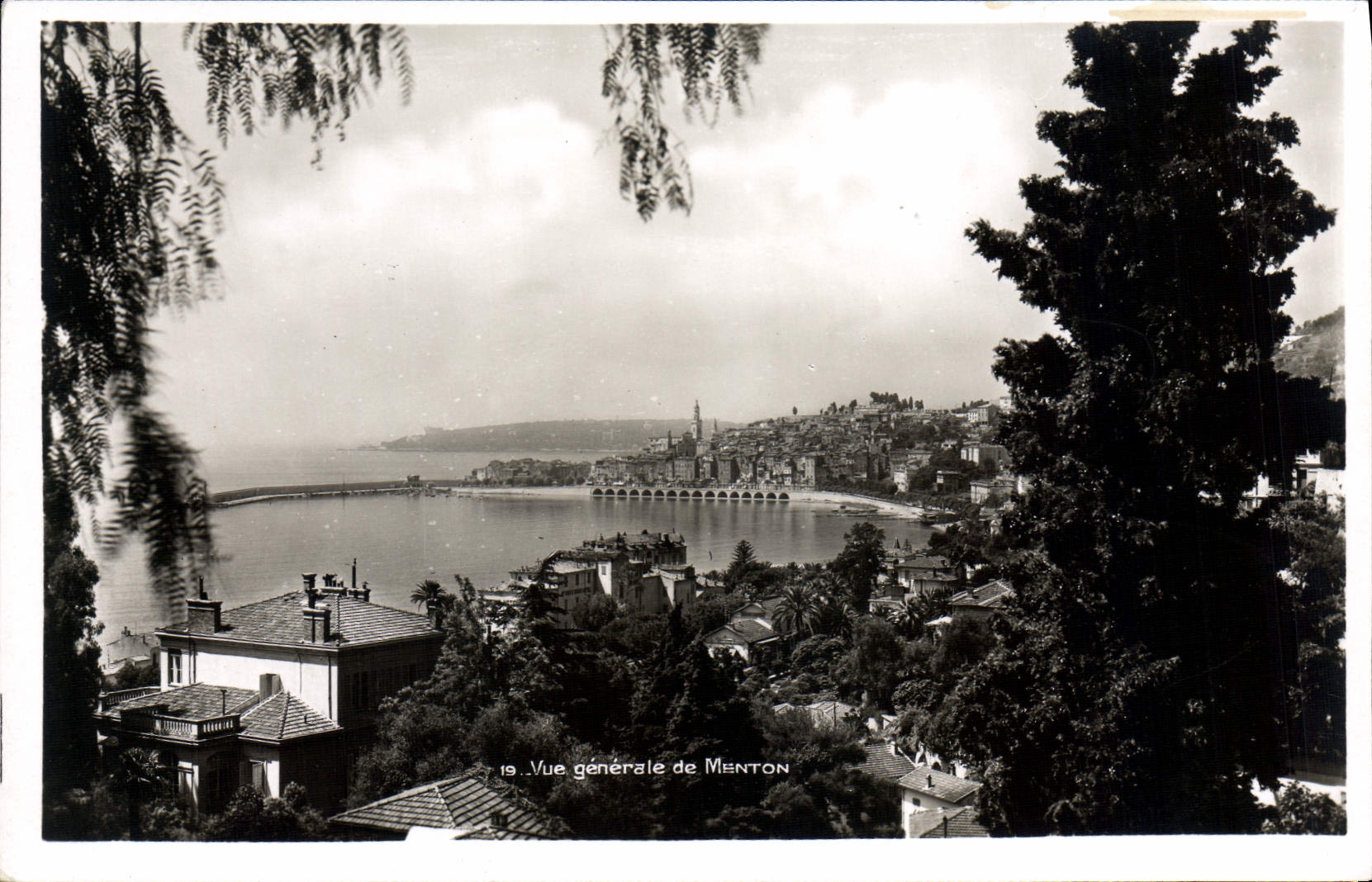 Vue générale de Menton — n°19 — éditeur non visible