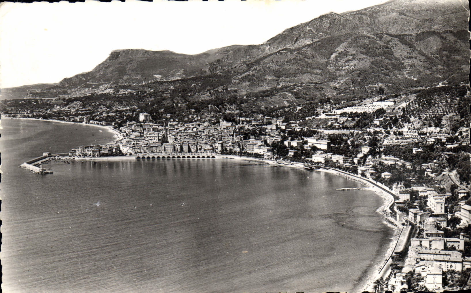 Menton — Vue générale — Éditeur A.-M. (n° 126019)