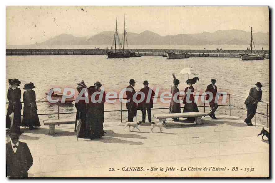 CPA Cannes sur la Jetee la Chaine de l'Esterel 