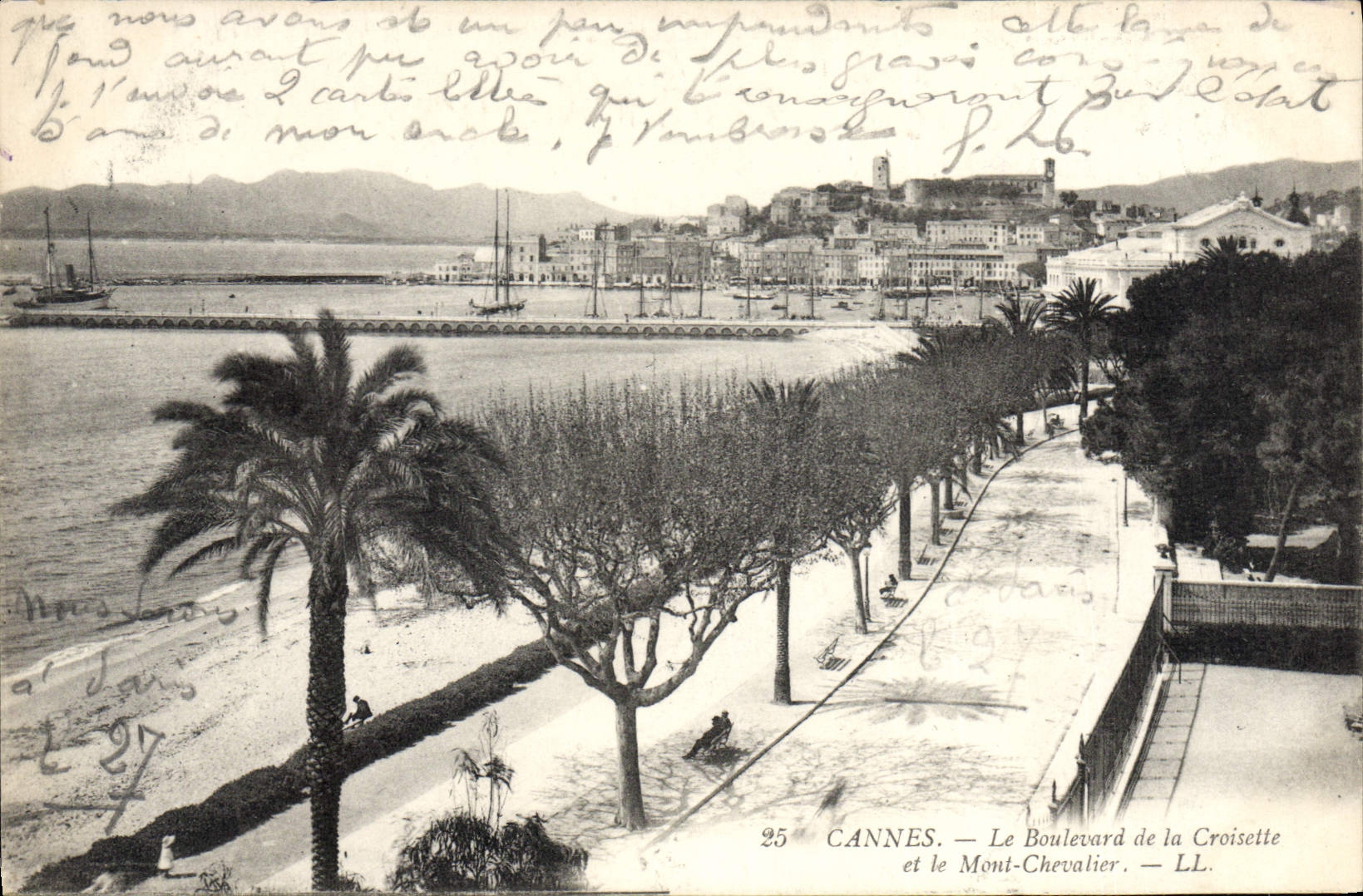 CPA Cannes le boulevard de la Croisette et le Mont Chevalier 
