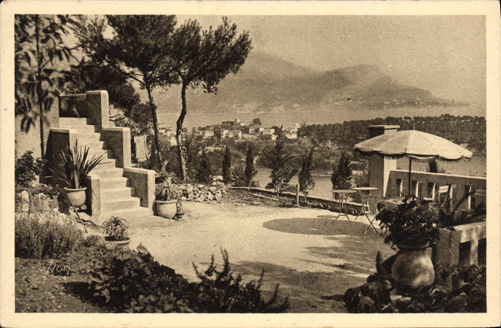 Cap Ferrat — St-Hospice et la Tête de Chien vus de la Pointe du Cap — Édition d'Art YVON, n°4/227